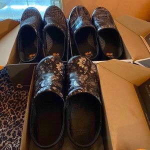 I’m Selling Dansko Professional Slip Resistance Uniform Shoes $75Dollars Each